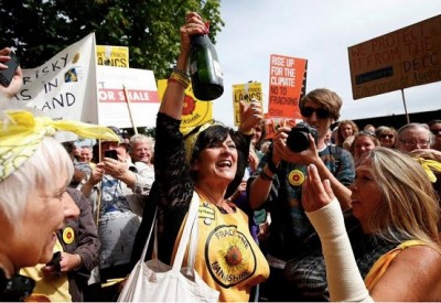 fracking lancashire celebration june 2015 640×381