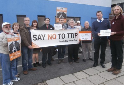 ttip hand in