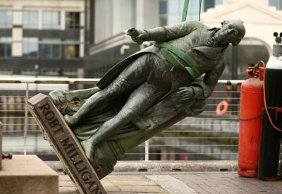 An image of the Robert Milligan Statue being removed.