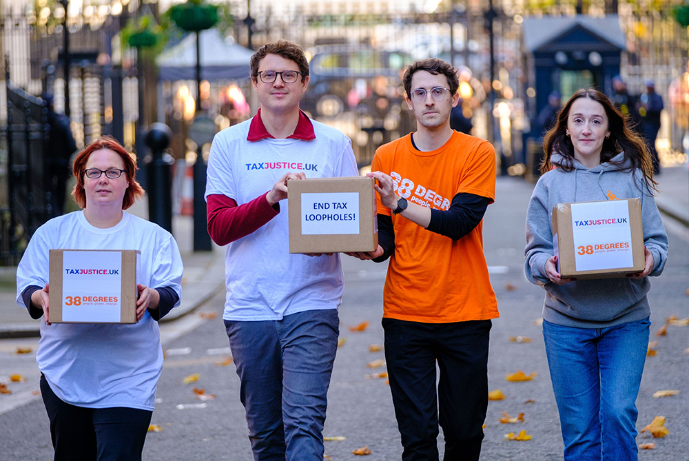 campaigners handing in petition to Downing st